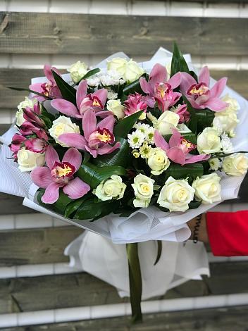 Букет цветов из: Розы и Хризантемы в Выселках