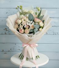 Букет цветов из:  Розы и Лизиантусы #REPLACE_PRED# Выселках
