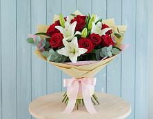 Букет цветов из:  Лилии и Розы в Выселках