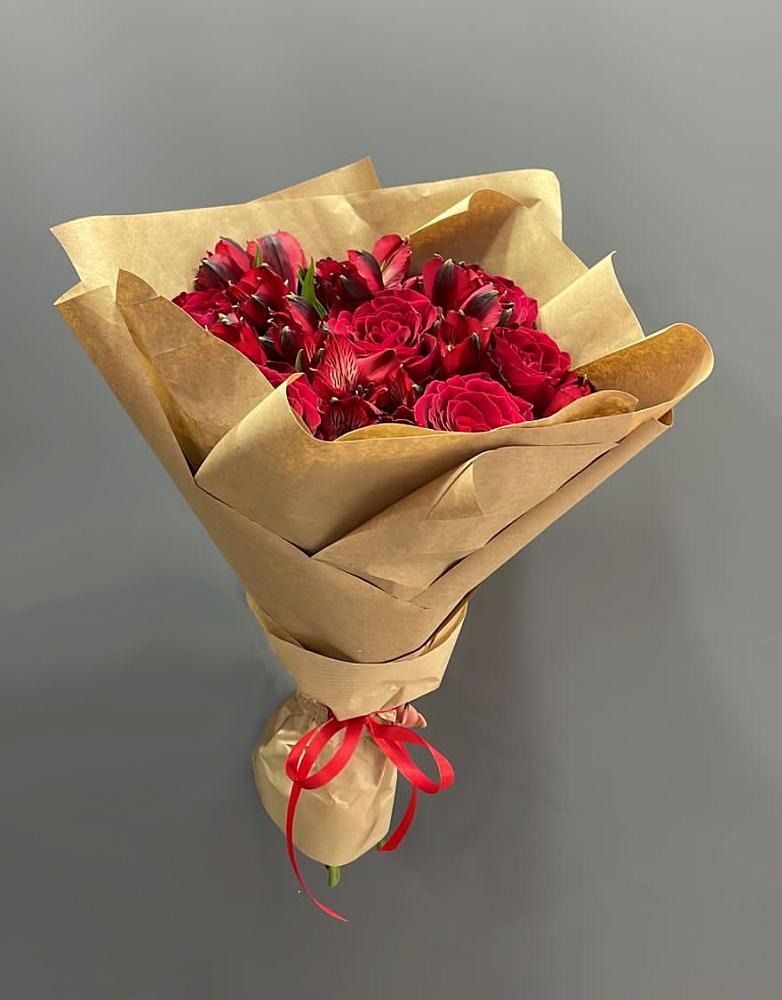 Букет цветов из: Альстромерии и Розы в Выселках