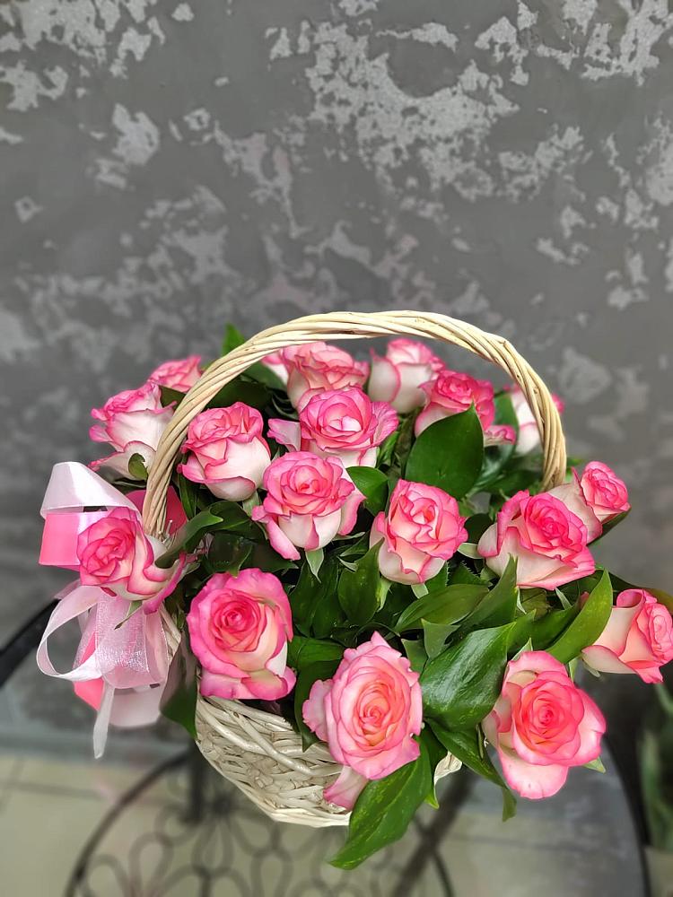 Цветочная композиция из Розы в корзине в Выселках