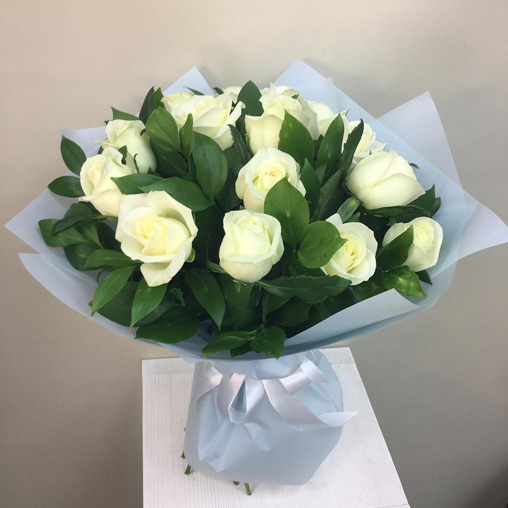Букет 15 Белых роз Проуд в Выселках