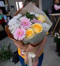 Букет цветов из:  Герберы, Розы и Хризантемы в Выселках