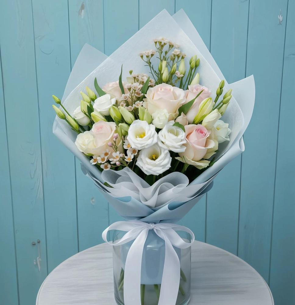 Букет цветов из: Розы и Лизиантусы в Выселках