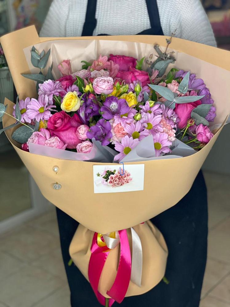 Букет цветов из: Хризантемы, Гвоздики и Альстромерии в Выселках