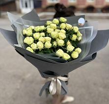 Букет Белые кустовые розы Солинеро в Выселках