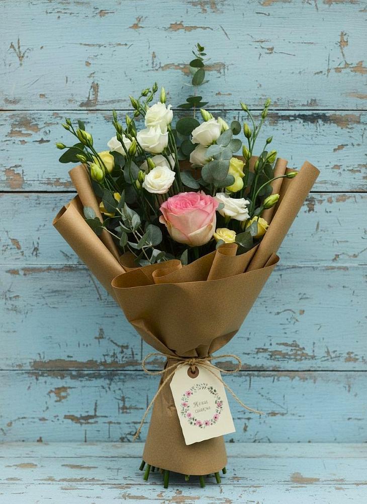 Букет цветов из: Розы и Лизиантусы в Выселках