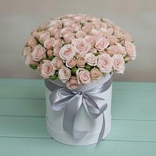 Цветочная композиция из Розы в шляпной коробке в Выселках