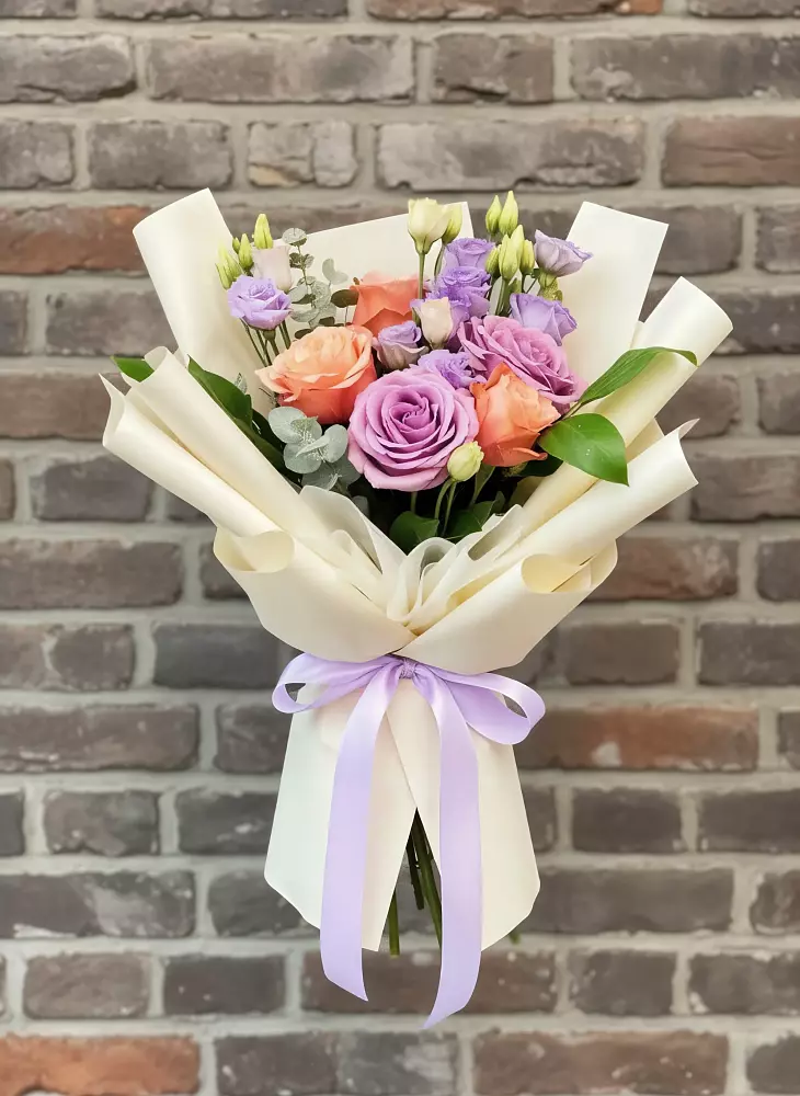 Букет цветов из: Лизиантусы и Розы в Выселках