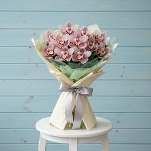 Букет цветов из:  Орхидеи и Розы #REPLACE_PRED# Выселках