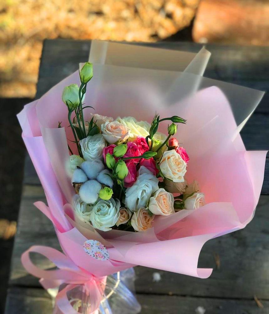 Букет цветов из: Розы и Лизиантусы в Выселках