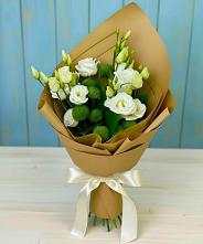 Букет цветов из:  Хризантемы и Лизиантусы в Выселках