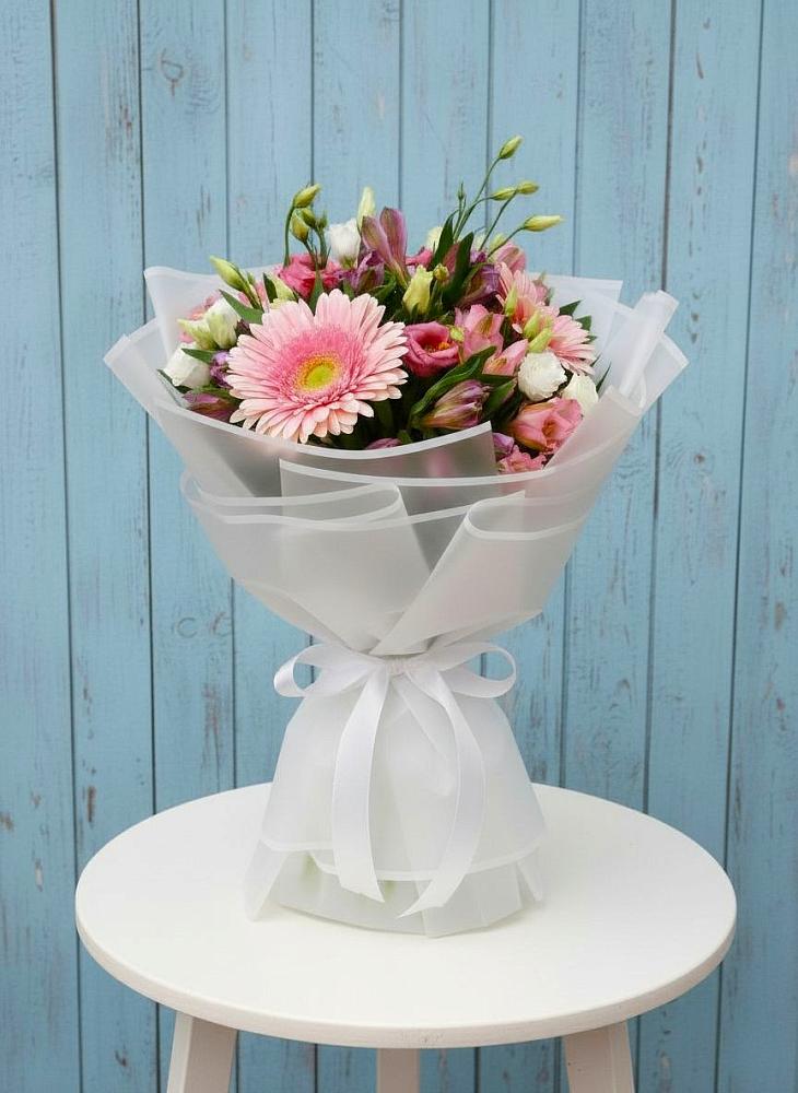 Букет цветов из: Герберы, Альстромерии и Лизиантусы в Выселках