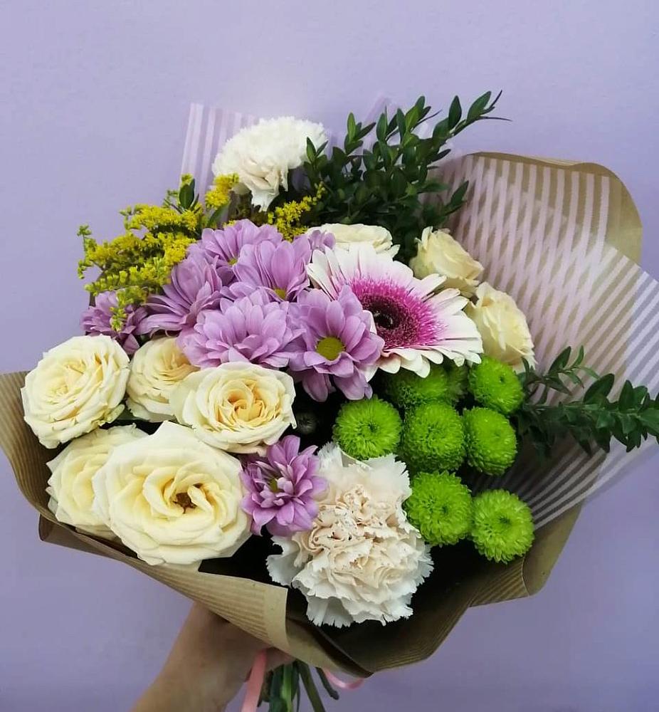 Букет цветов из: Хризантемы, Розы, Гвоздики и Герберы в Выселках