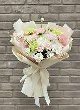 Букет цветов из:  Гвоздики, Розы, Лизиантусы и Хризантемы в Выселках