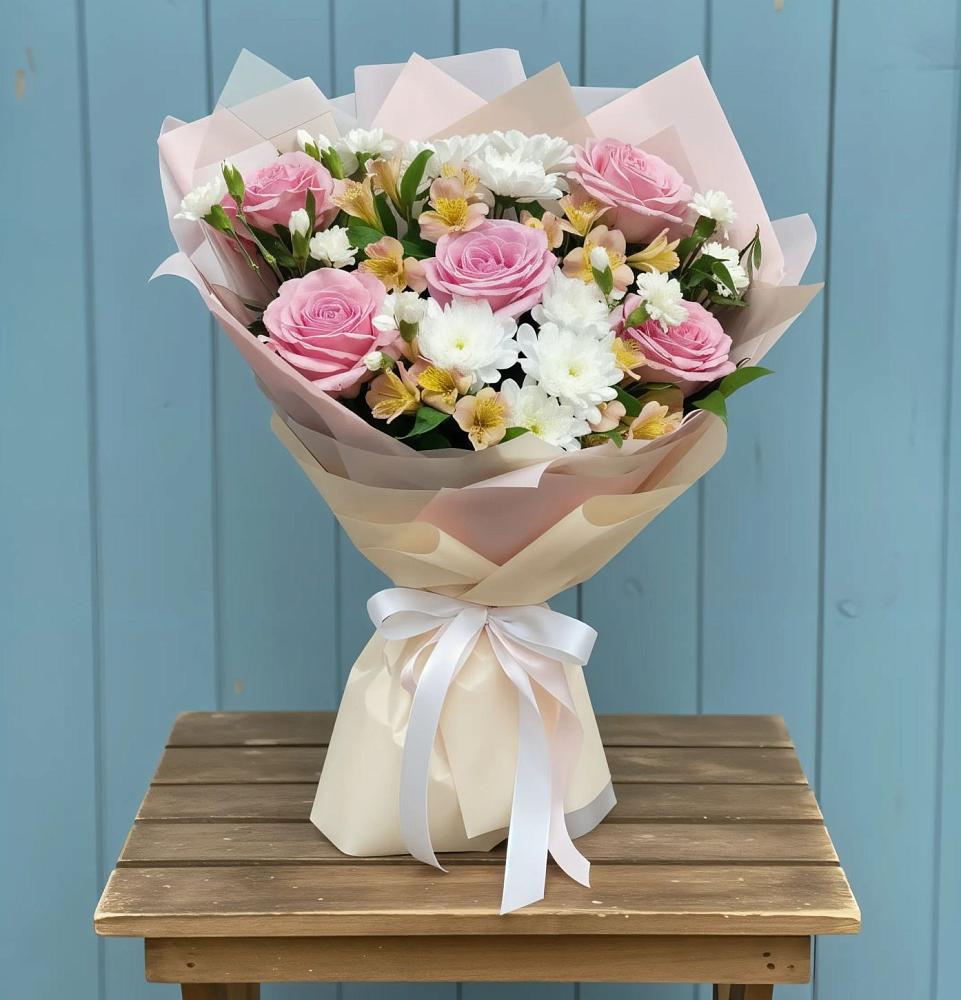 Букет цветов из: Гвоздики, Орхидеи и Розы в Выселках