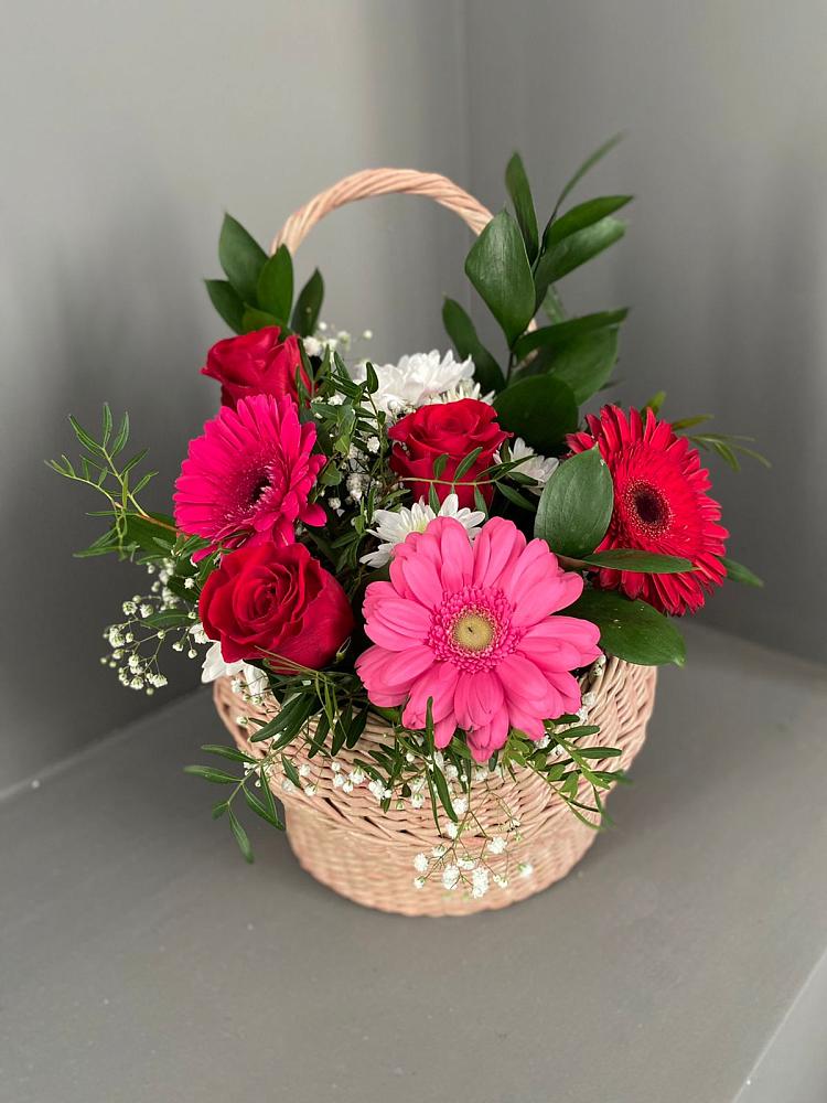 Цветочная композиция из Розы, Хризантемы и Герберы в корзине в Выселках