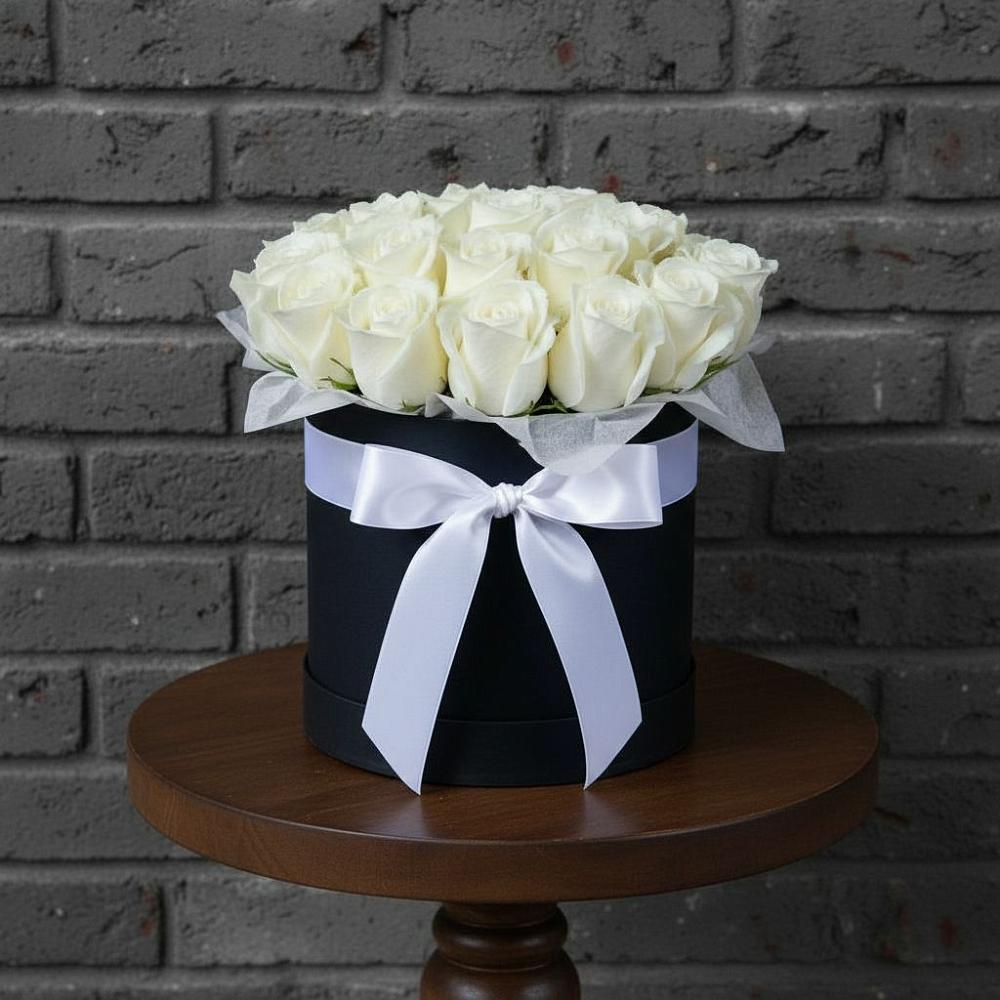 Цветочная композиция из Розы в шляпной коробке в Выселках