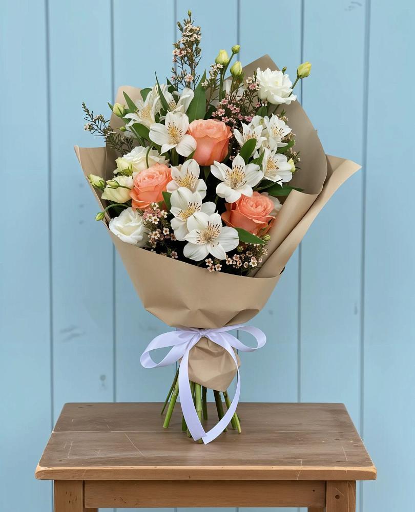 Букет цветов из: Альстромерии, Лизиантусы, Розы и Хризантемы в Выселках