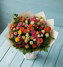 Букет Микс из разноцветных кустовых роз в Выселках